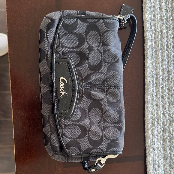 Coach Signature Black Wristlet - Picture 1 of 4